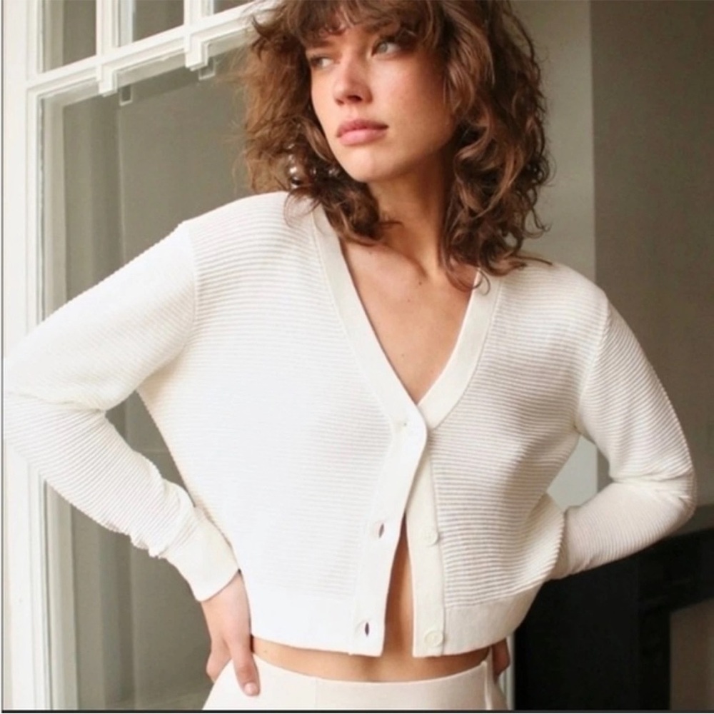 Aritzia Wilfred size Xs light King off White cropped Cardigan Sweater